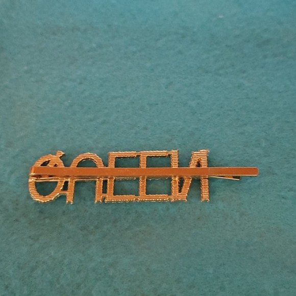 Bling🎁💝"🏷queen" letter hair clip - Picture 3 of 5